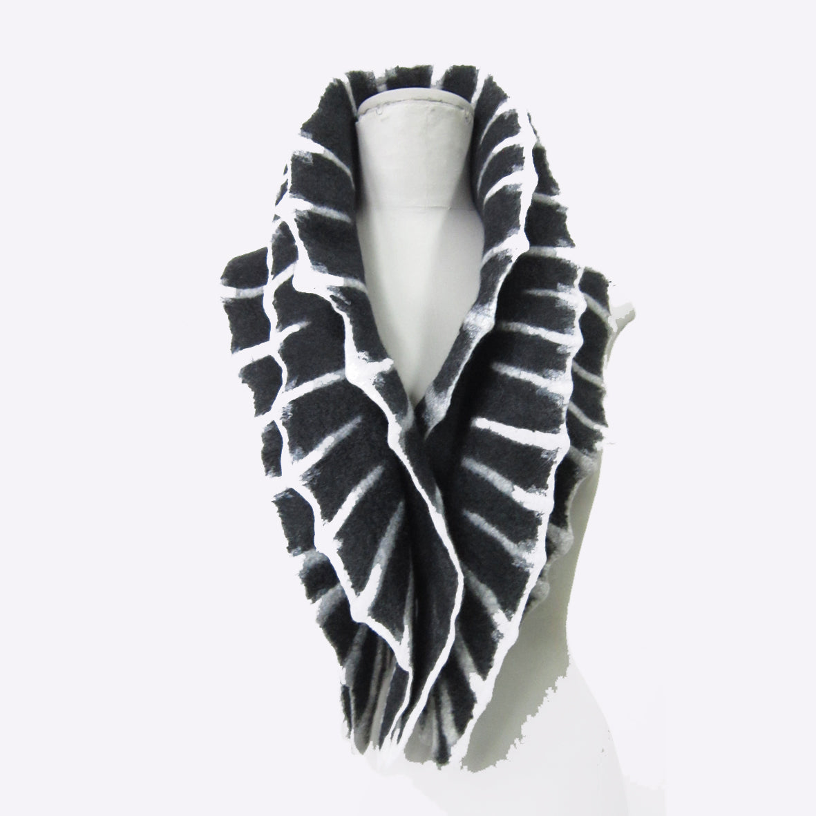 Dagmar Binder Collar, Graphic 3 Fold, Black/White