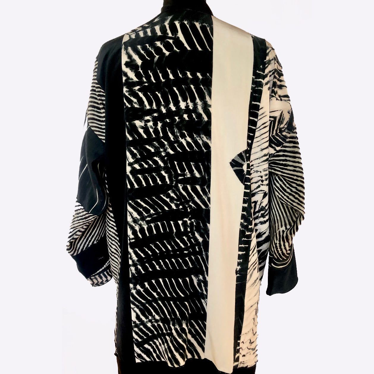 Doshi Kimono, Opening Night, Black & Cream, OS Fits M-XL