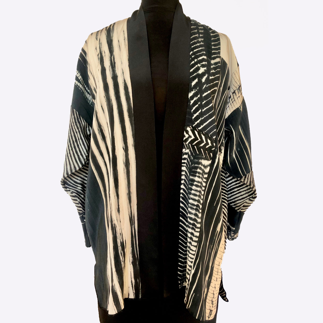 Doshi Kimono, Opening Night, Black & Cream, OS Fits M-XL