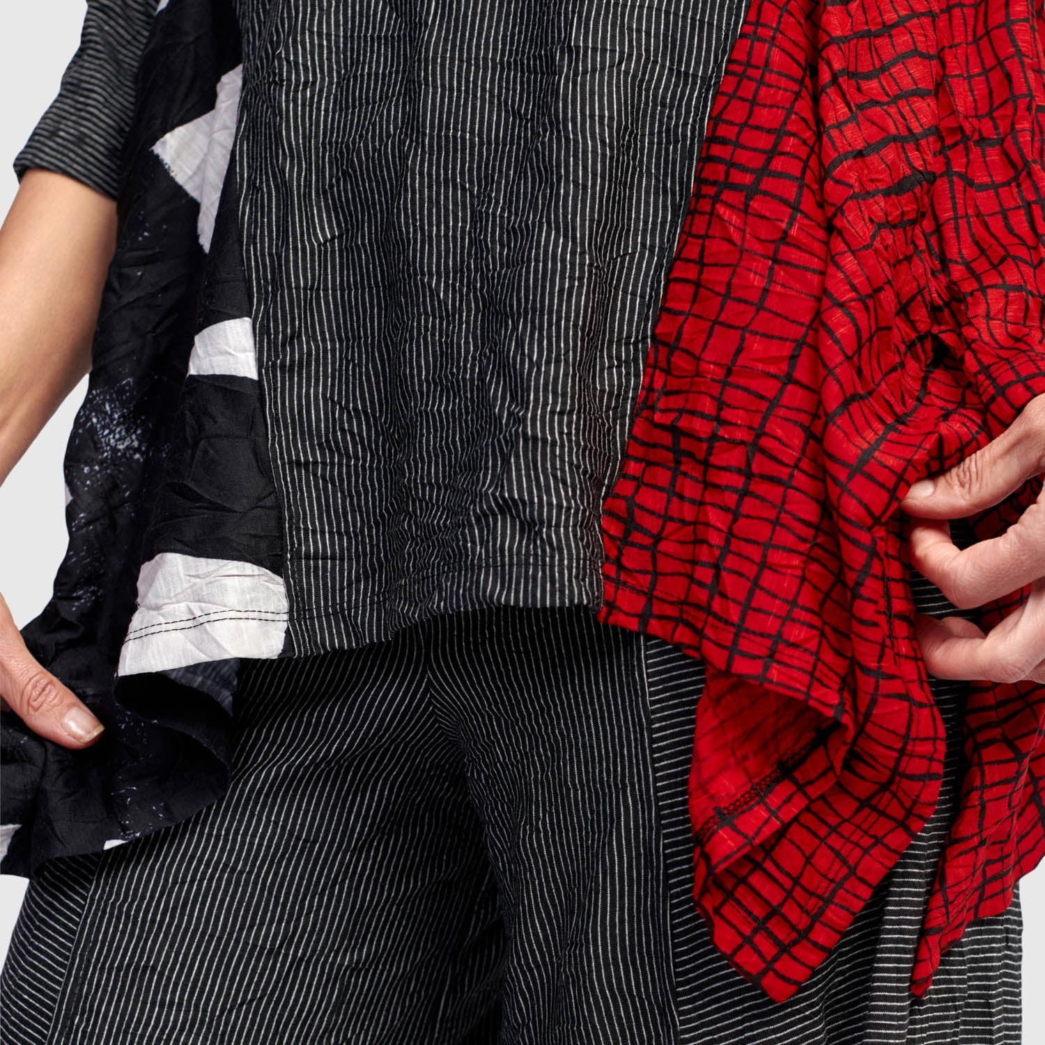 Alembika Tunic, Pinstripe/Black & White/Red