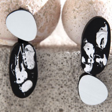 Iskin Sisters Earrings, Graffiti, Black/Silver