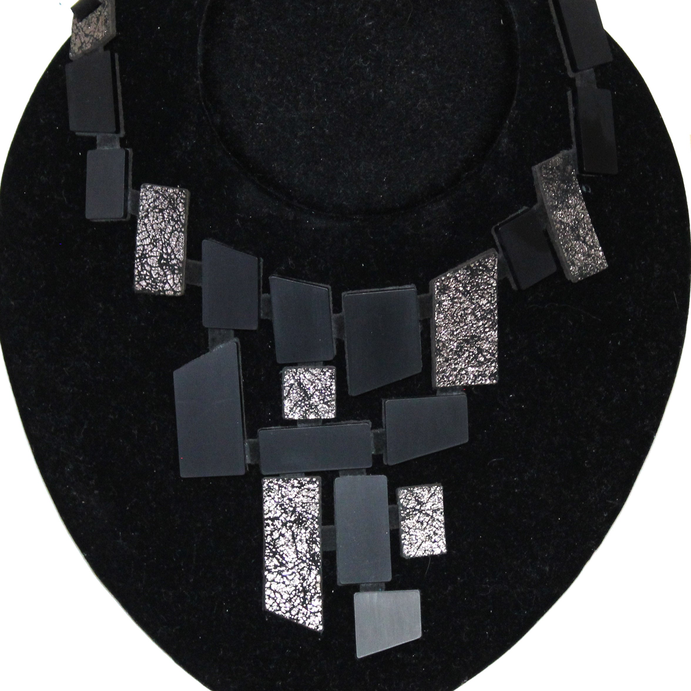 Iskin Sisters Necklace, Piet V, Black/Black & Gold Glitter