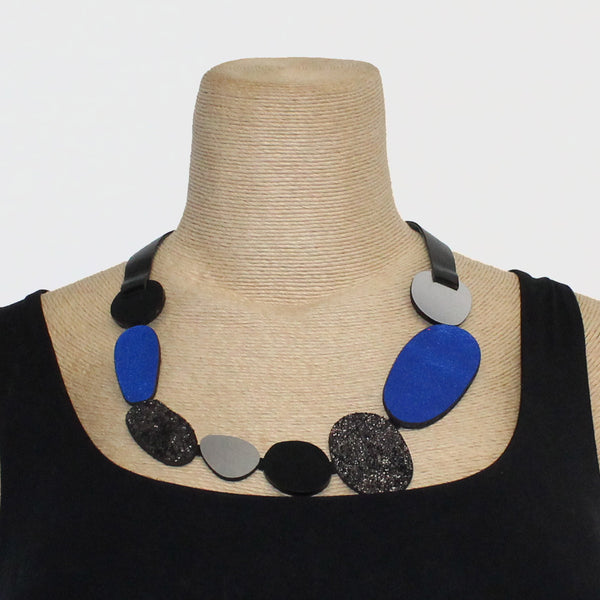 Iskin Sisters Necklace, Silver/Black/Blue/Gold texture