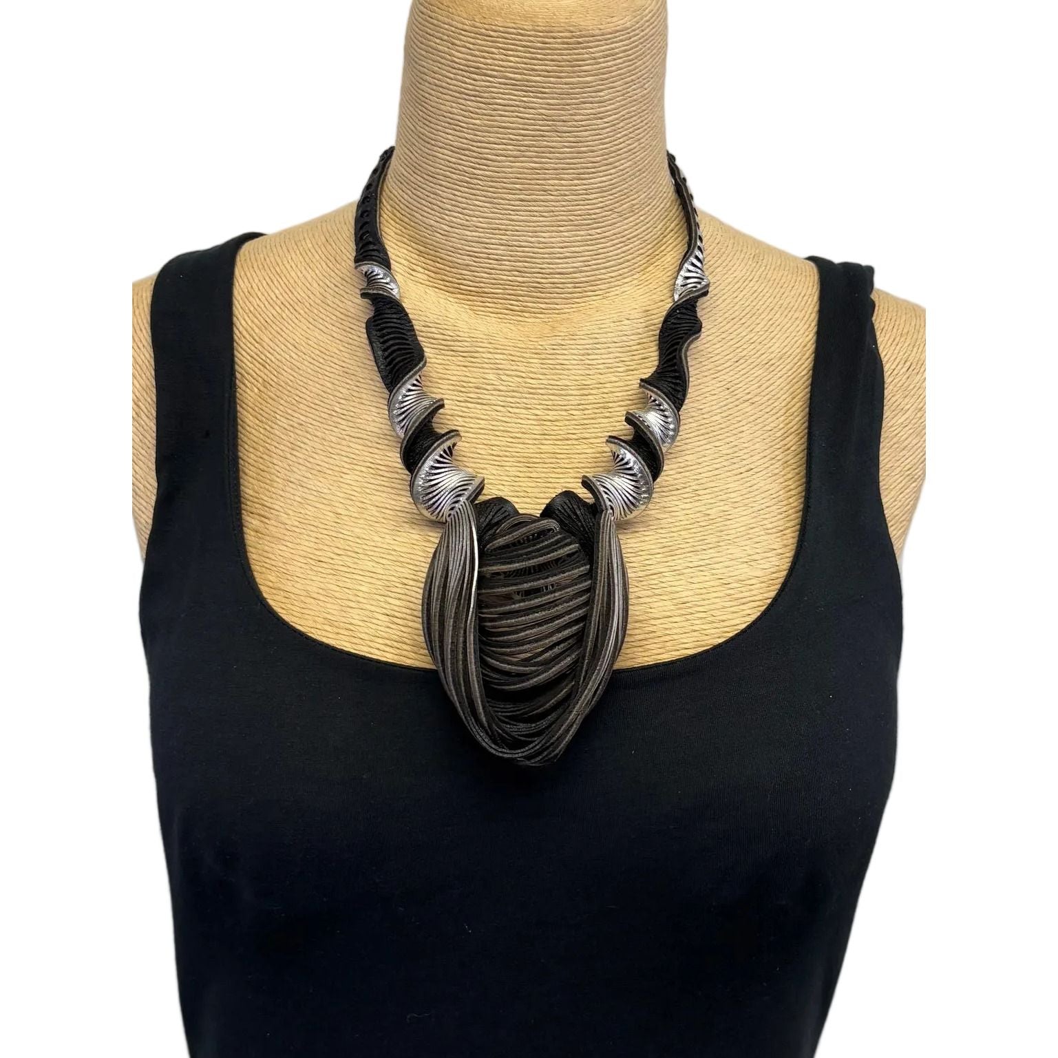 OroPoPo Necklace, Oryx Horns White Sands, Silver Outfit 6