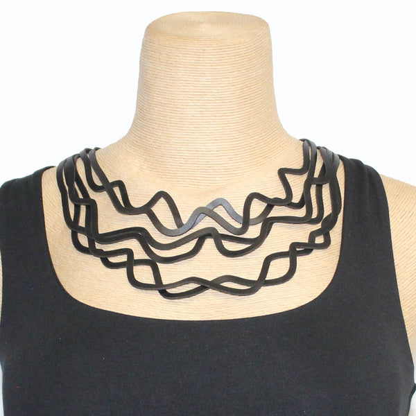 Iskin Sisters Necklace, Curves Duo, Black