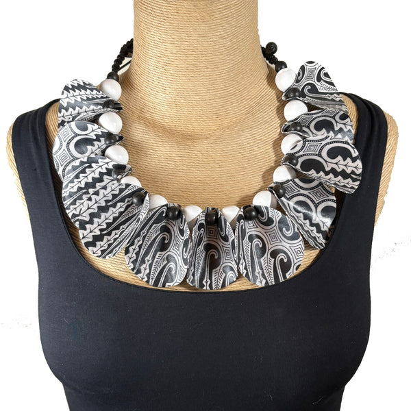 Jianhui London Necklace, Petals, Black/White